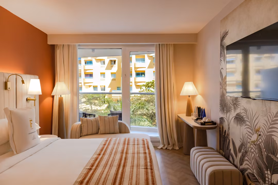 1 King Bed con Balcón